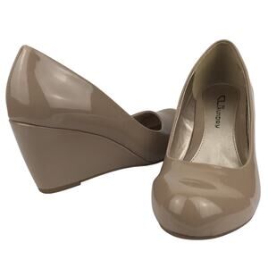 CL By Laundry Nima Wedge Pump Cream Nude Patent Faux Leather US 7W EU 37.5W Wide